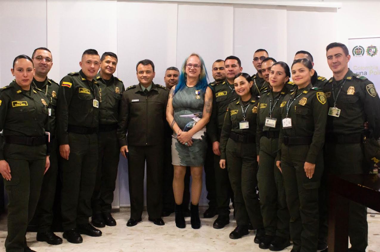 Policía Nacional colombiana reconoce labor del Instituto Humboldt y de su directora